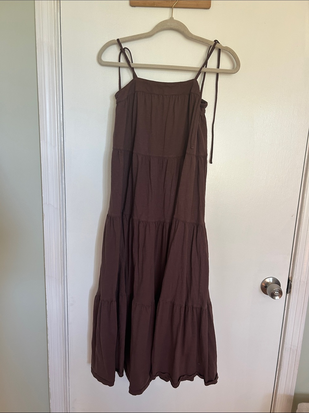 Womens Brown Tiered Spaghetti-Strap Maxi Dress